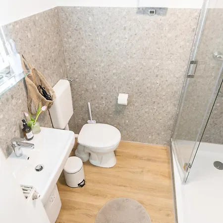 Zentrum - Happyhome - Direkt In Der Porschestrasse, 5 Personen & Kind, 3 Betten Wolfsbourg