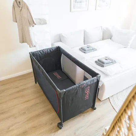 Zentrum - Happyhome - Direkt In Der Porschestrasse, 5 Personen & Kind, 3 Betten