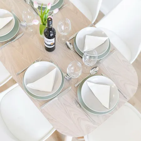 Appartement Zentrum - Happyhome - Direkt In Der Porschestrasse, 5 Personen & Kind, 3 Betten Wolfsbourg