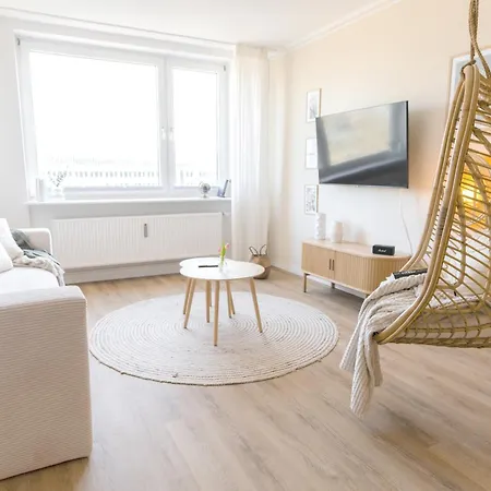Zentrum - Happyhome - Direkt In Der Porschestrasse, 5 Personen & Kind, 3 Betten *