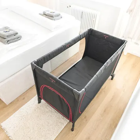 Zentrum - Happyhome - Direkt In Der Porschestrasse, 5 Personen & Kind, 3 Betten Appartement *