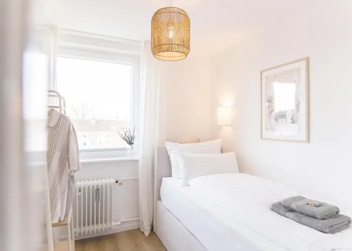 Zentrum - Happyhome - Direkt In Der Porschestrasse, 5 Personen & Kind, 3 Betten