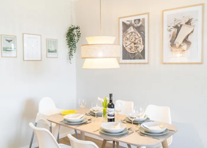 Apartman Zentrum - Happyhome - Direkt In Der Porschestrasse, 5 Personen & Kind, 3 Betten *