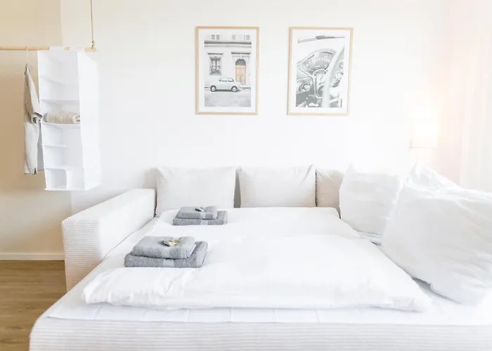 Zentrum - Happyhome - Direkt In Der Porschestrasse, 5 Personen & Kind, 3 Betten *