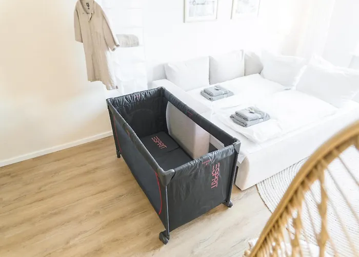 Zentrum - Happyhome - Direkt In Der Porschestrasse, 5 Personen & Kind, 3 Betten
