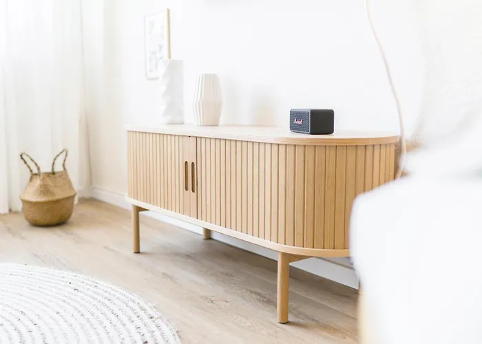 Zentrum - Happyhome - Direkt In Der Porschestrasse, 5 Personen & Kind, 3 Betten *