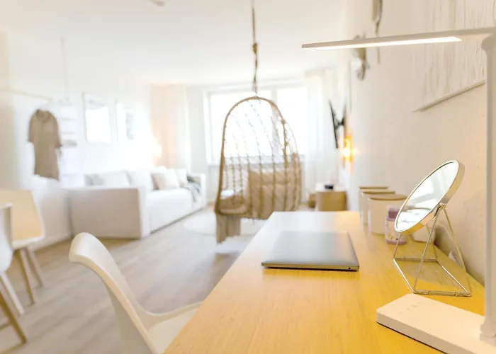 Zentrum - Happyhome - Direkt In Der Porschestrasse, 5 Personen & Kind, 3 Betten